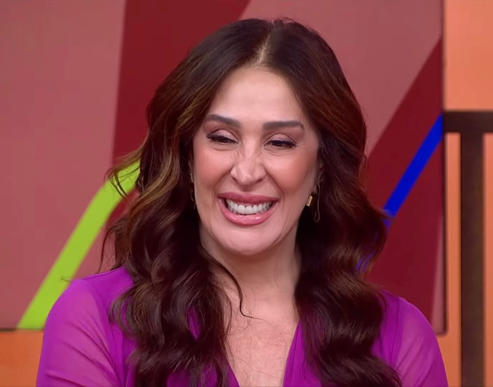 Claudia Raia aos 50+: A Força da Vitalidade, da Maternidade Tardia e do Autocuidado sem Rótulos